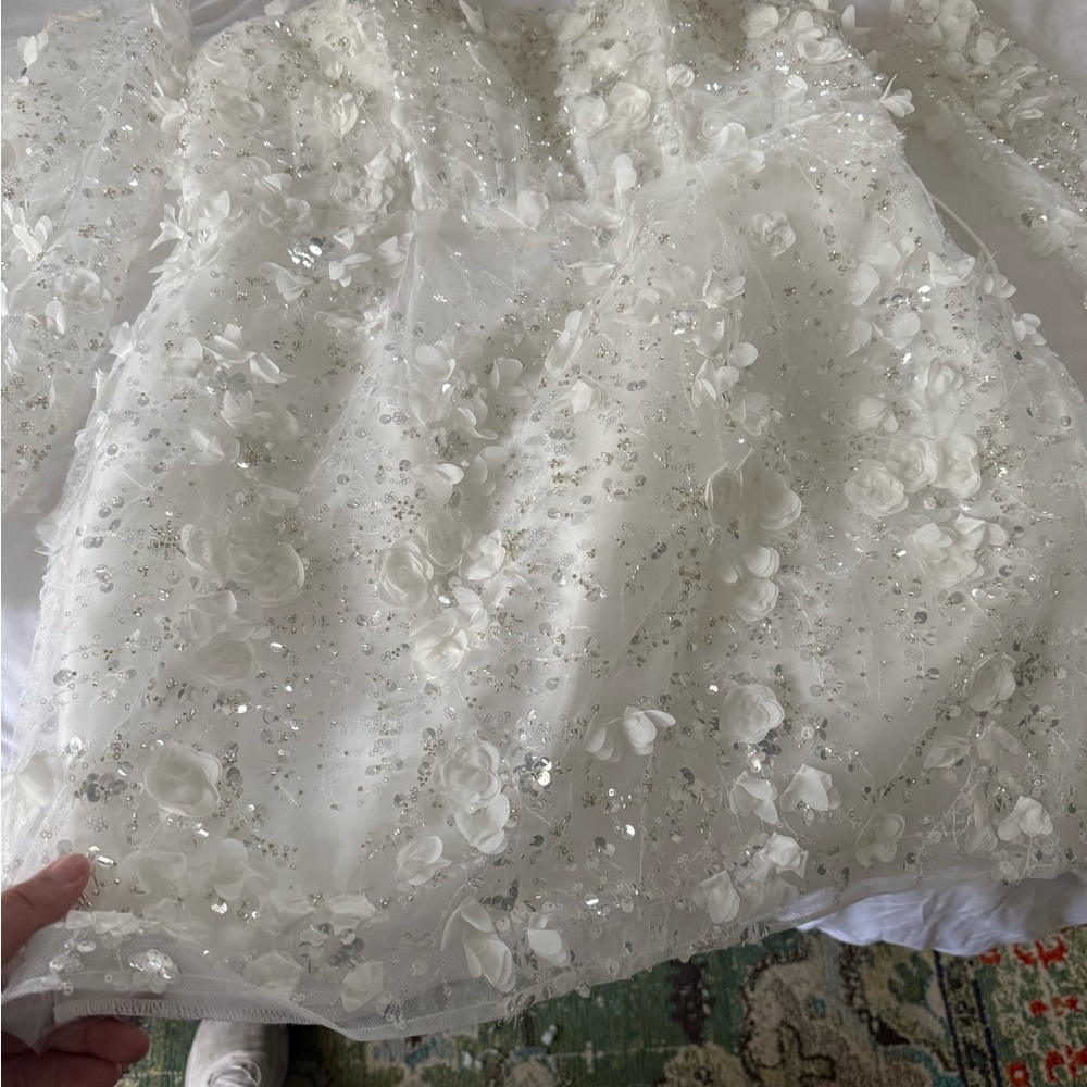Elegant White Floral Mini Dress - Picture 4 of 8